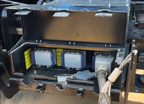 宇通純電動(dòng)港口輪胎起重機(jī)：以硬核三電技術(shù)，護(hù)航港口綠色高效作業(yè)