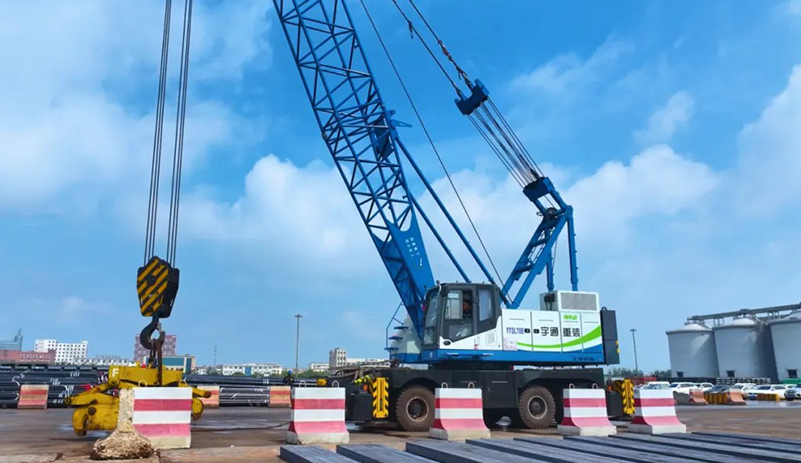 宇通純電動(dòng)港口輪胎起重機(jī)：以硬核三電技術(shù)，護(hù)航港口綠色高效作業(yè)