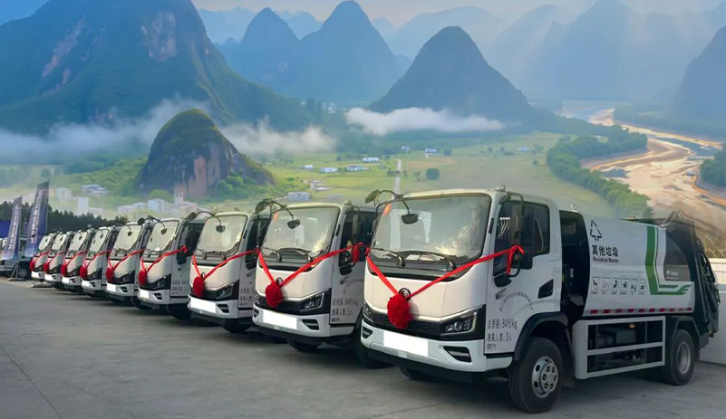 宇通重工旗下宇通環(huán)衛(wèi)8噸壓縮式垃圾車(chē)批量交付河池！