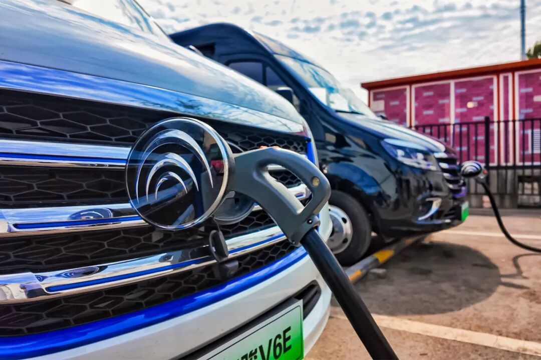 實力共鑒！宇通天駿V6E榮獲“2025年度用戶信賴引領(lǐng)獎”