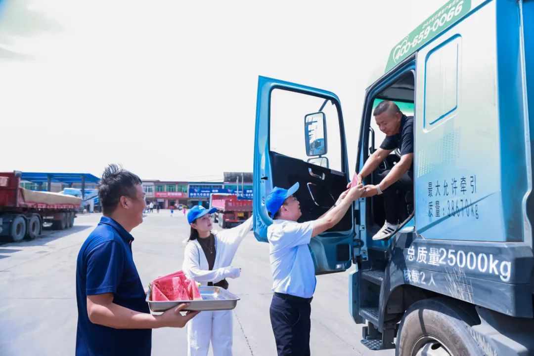 滿分服務(wù)丨八城聯(lián)動(dòng)送關(guān)懷，宇通重卡在行動(dòng)！