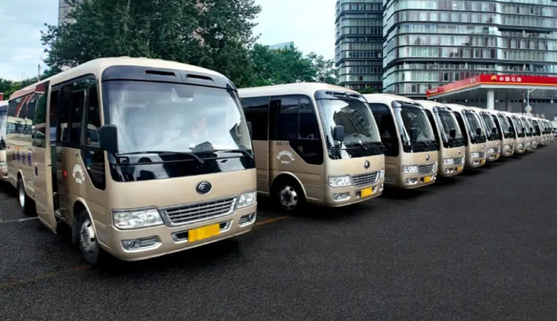 為時(shí)代提氣！超千輛宇通客車(chē)榮耀服務(wù)“九三”，展民族品牌擔(dān)當(dāng)