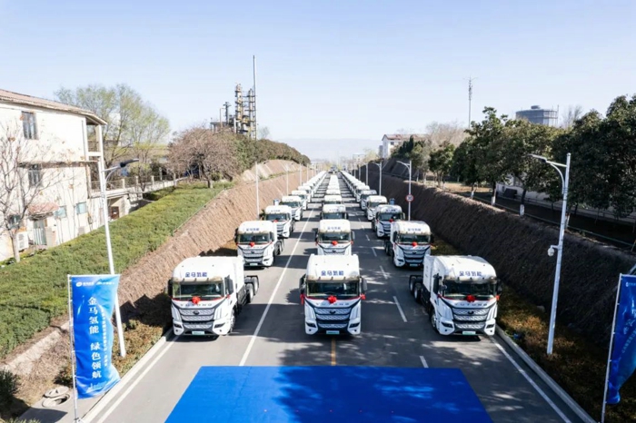 2024開年以來國內(nèi)最大批量氫燃料牽引車成功交付！2.jpg